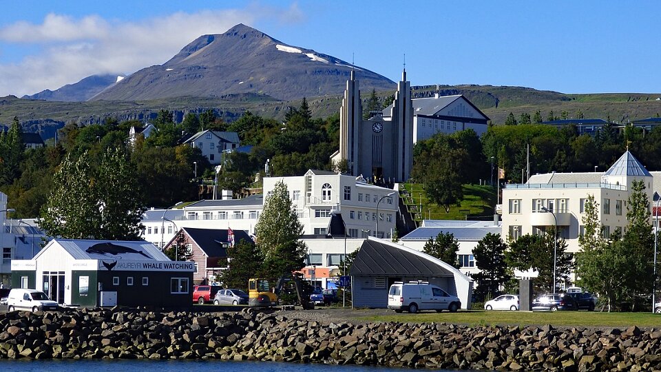 /images/r/akureyri-iceland-2/c960x540g33-19-1185-667/akureyri-iceland-2.jpg