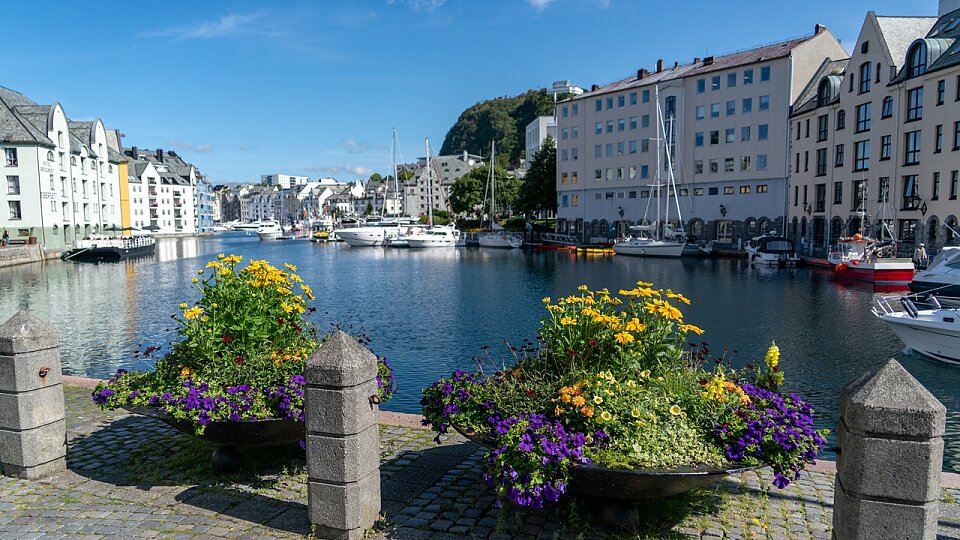 /images/r/alesund-norway-3/c960x540g0-56-1280-776/alesund-norway-3.jpg
