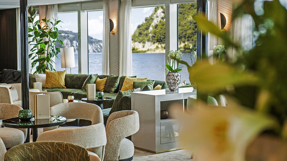 /images/r/amadeus-nova_-panorama-bar-day_lueftner-cruises_amadeus_nicole-zaddach/c960x540g1-427-4155-2764/amadeus-nova_-panorama-bar-day_lueftner-cruises_amadeus_nicole-zaddach.jpg