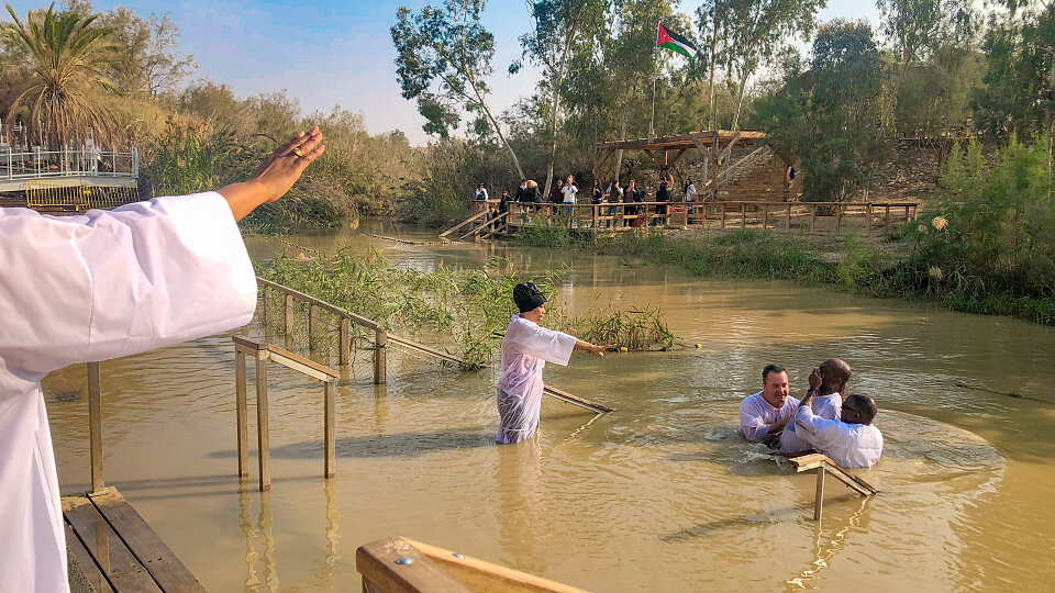 /images/r/baptism_jordan-river_2/c960x540g0-289-4032-2559/baptism_jordan-river_2.jpg