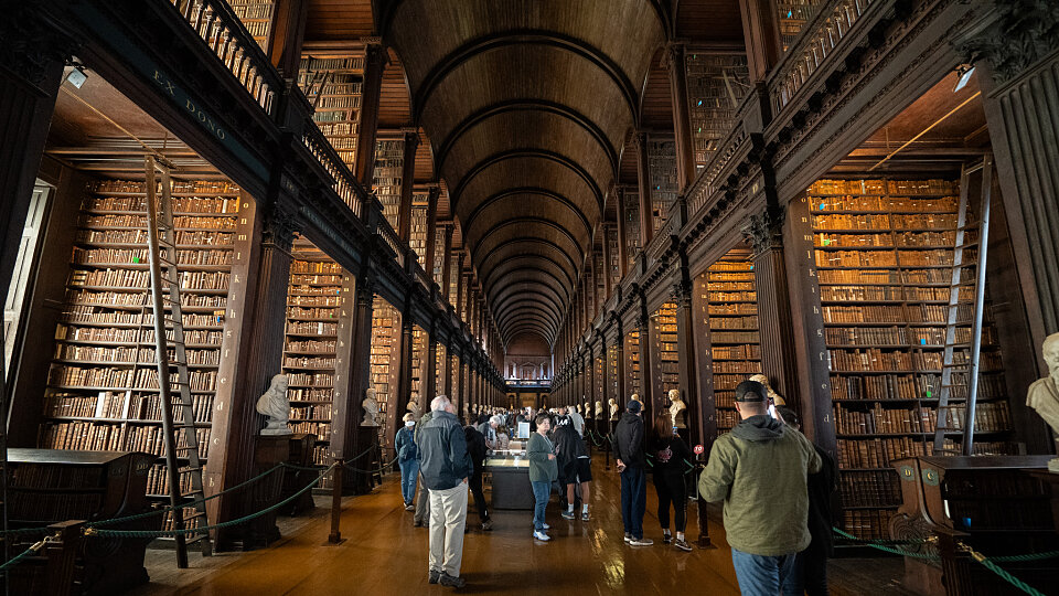 /images/r/book-of-kells_trinity-college_ireland/c960x540g0-0-2048-1152/book-of-kells_trinity-college_ireland.jpg