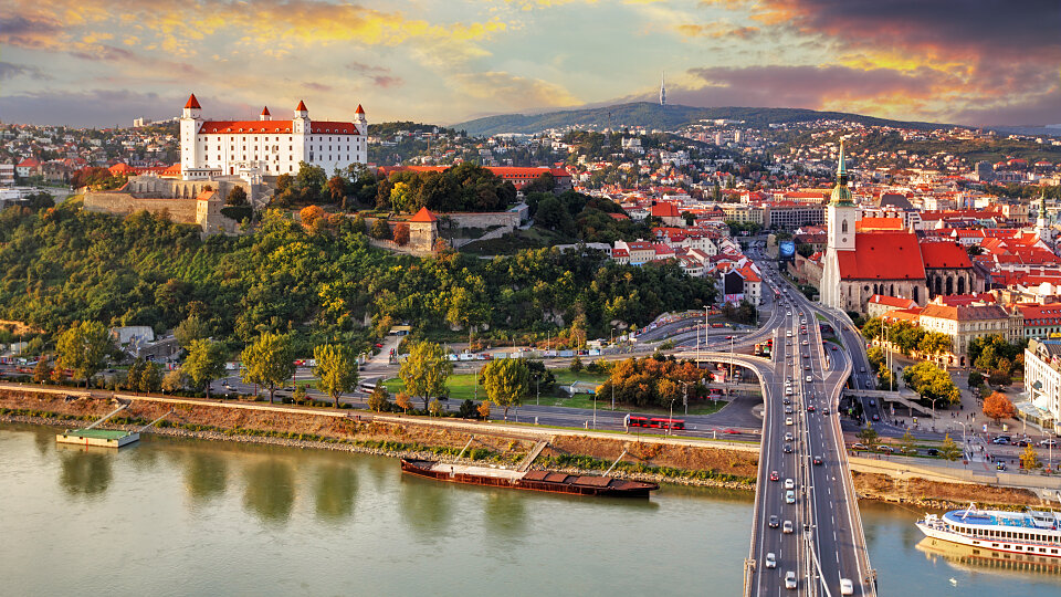 /images/r/bratislava_slovakia/c960x540g1-552-5614-3710/bratislava_slovakia.jpg