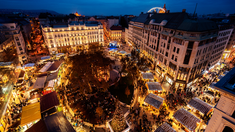 /images/r/budapest-christmas-market_3-1/c960x540/budapest-christmas-market_3-1.jpg