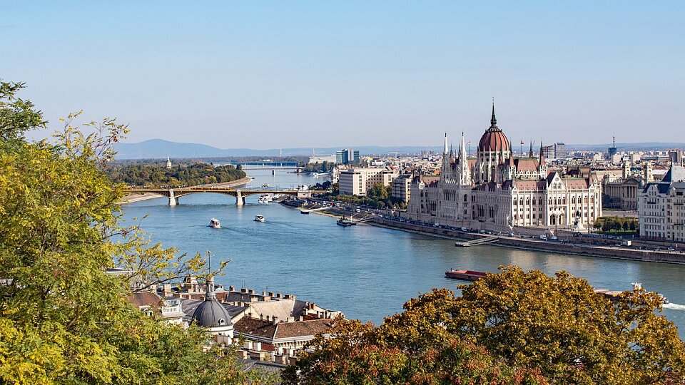 /images/r/budapest-hungary/c960x540g0-0-1280-720/budapest-hungary.jpg