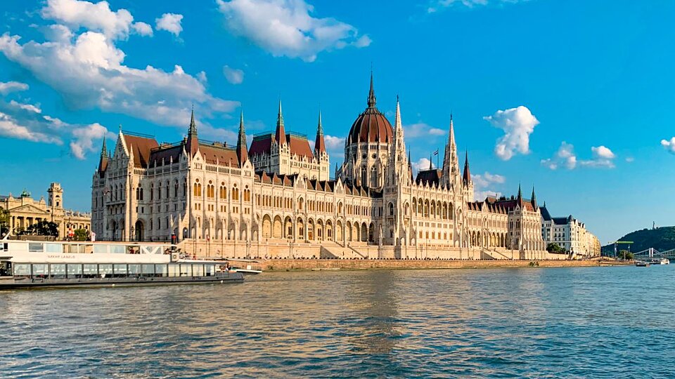 /images/r/budapest/c960x540g43-51-1302-759/budapest.jpg