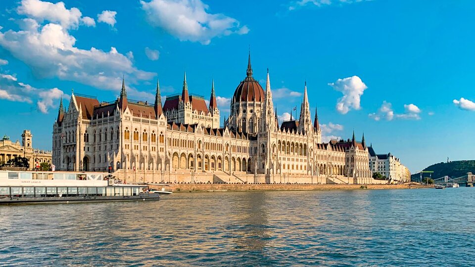 /images/r/budapest/c960x540g75-48-1334-756/budapest.jpg