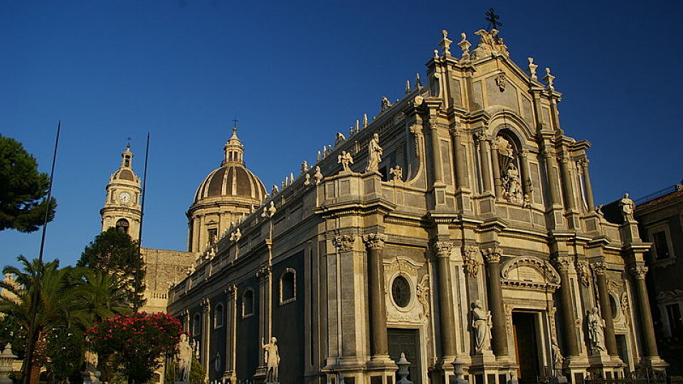 /images/r/catania_duomo_sicilia/c960x540g0-21-800-471/catania_duomo_sicilia.jpg