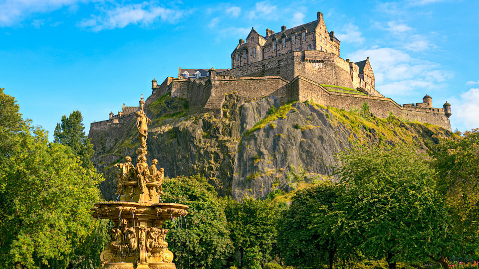 /images/r/edinburgh-castle-scotland-princes-street-gardens-shutterstock_62057491-2/c960x540g0-304-5849-3595/edinburgh-castle-scotland-princes-street-gardens-shutterstock_62057491-2.jpg