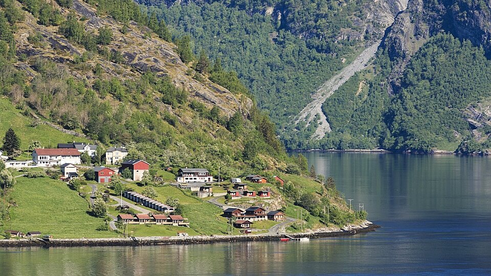 /images/r/geiranger-norway-3/c960x540g0-128-1280-848/geiranger-norway-3.jpg