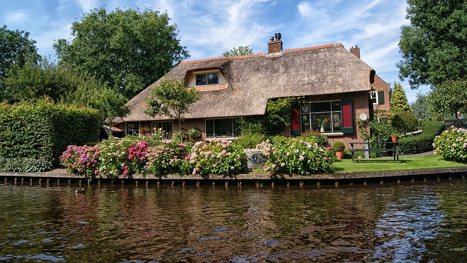 /images/r/giethoorn/c960x540g0-136-1280-856/giethoorn.jpg