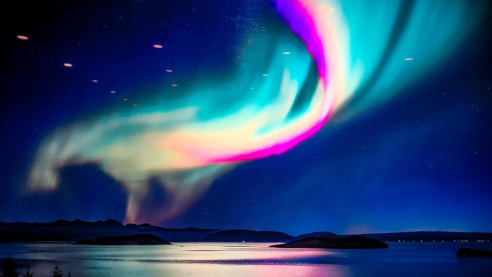 /images/r/iceland-northren-lights/c960x540g0-0-1280-720/iceland-northren-lights.jpg