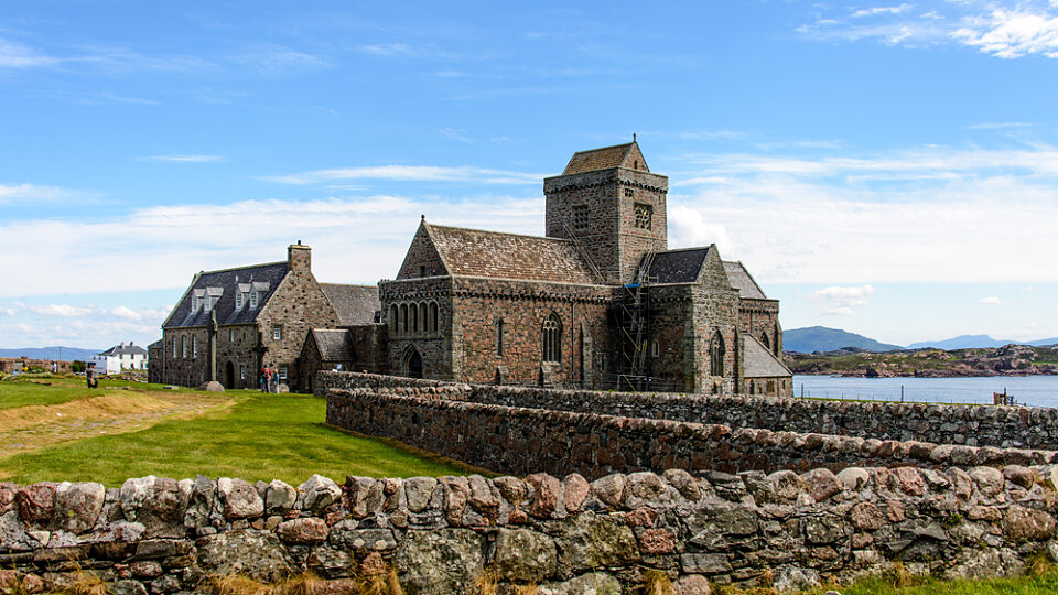 /images/r/iona-abbey_scotland/c960x540g1-40-1000-602/iona-abbey_scotland.jpg