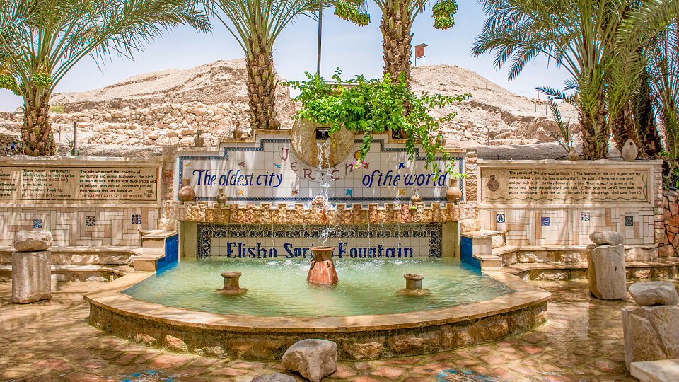 /images/r/jericho-fountain-with-plam-tress/c960x540g0-608-5803-3874/jericho-fountain-with-plam-tress.jpg