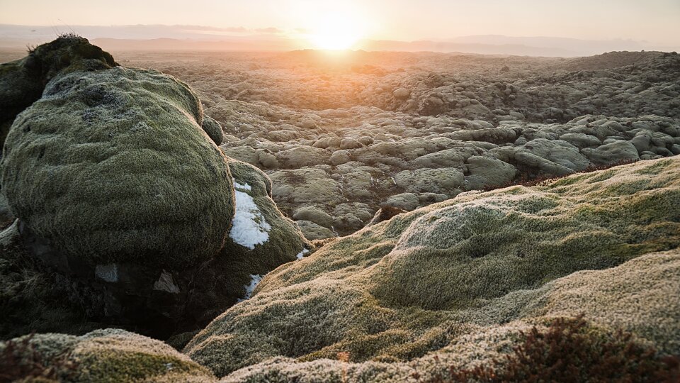 /images/r/lava-fields_iceland/c960x540g2-310-7865-4734/lava-fields_iceland.jpg