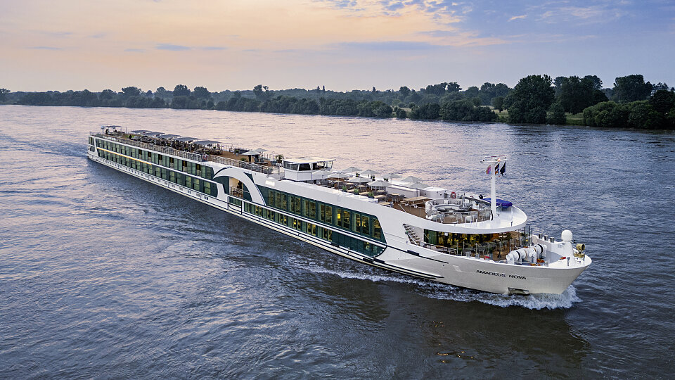 /images/r/lueftner_cruises_amadeus_nova_exterior_cruising_03/c960x540g199-386-3587-2293/lueftner_cruises_amadeus_nova_exterior_cruising_03.jpg