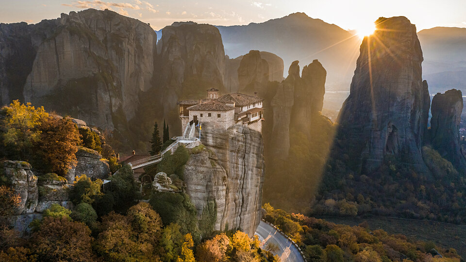 /images/r/meteora-greece_sunrise/c960x540g0-181-5258-3139/meteora-greece_sunrise.jpg