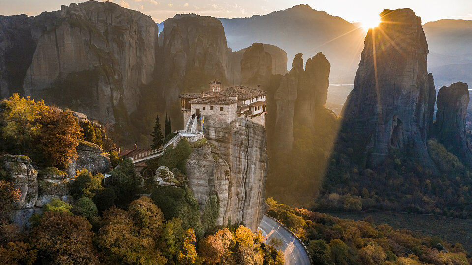 /images/r/meteora-greece_sunrise/c960x540g0-271-5258-3227/meteora-greece_sunrise.jpg