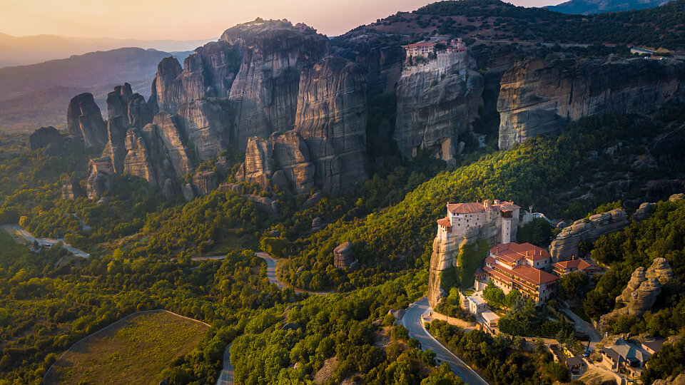/images/r/meteora_sunset_greece/c960x540g0-180-3826-2332/meteora_sunset_greece.jpg