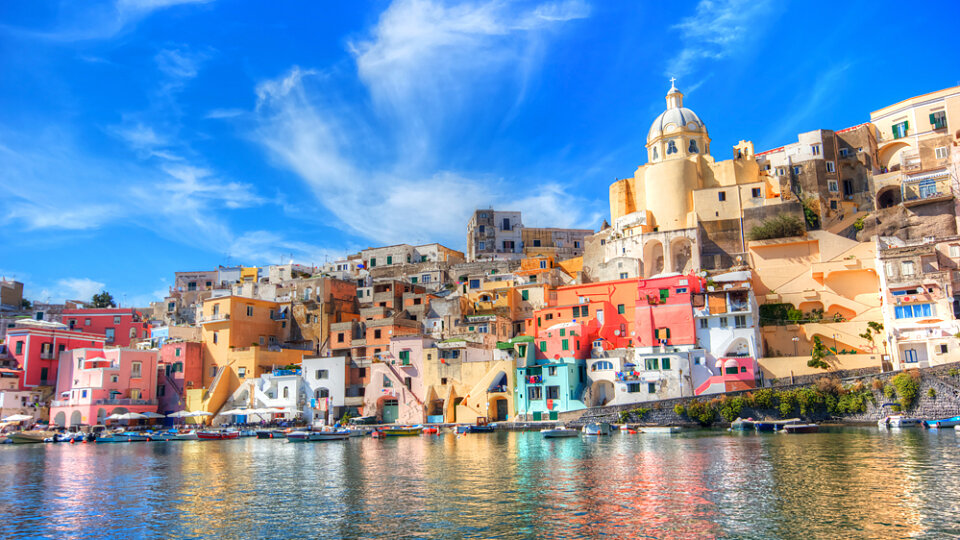 /images/r/naples-italy-1/c960x540g0-79-999-641/naples-italy-1.jpg
