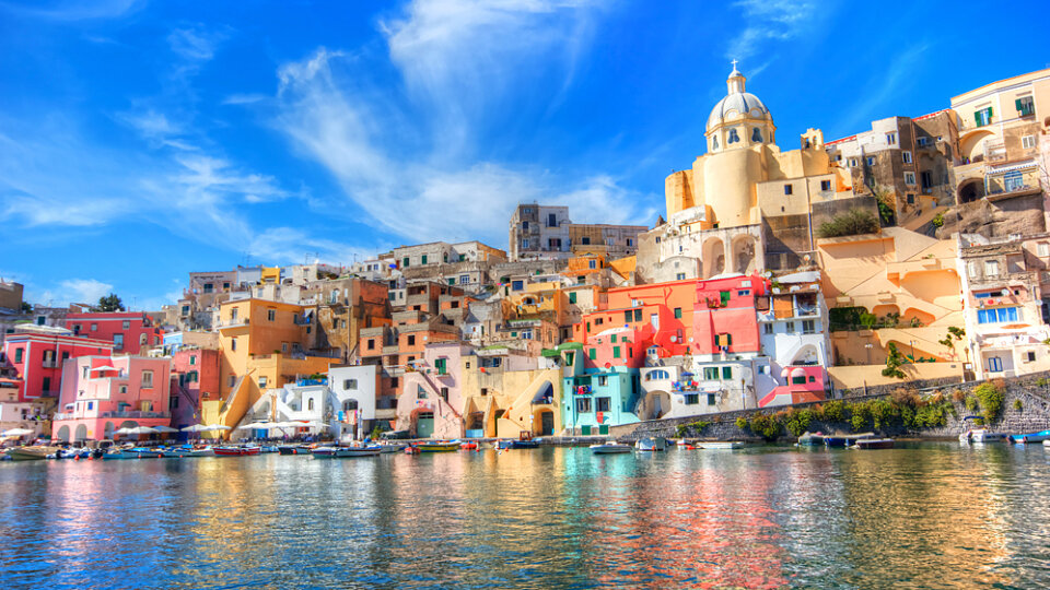 /images/r/naples-italy-1/c960x540g2-102-1000-664/naples-italy-1.jpg