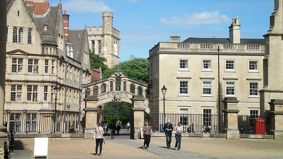 /images/r/oxford-144181_1280/c960x540g0-184-1280-904/oxford-144181_1280.jpg