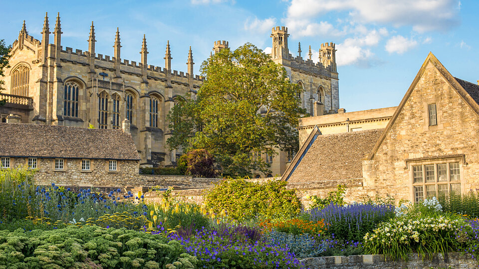 /images/r/oxford-church/c960x540g0-204-2048-1356/oxford-church.jpg