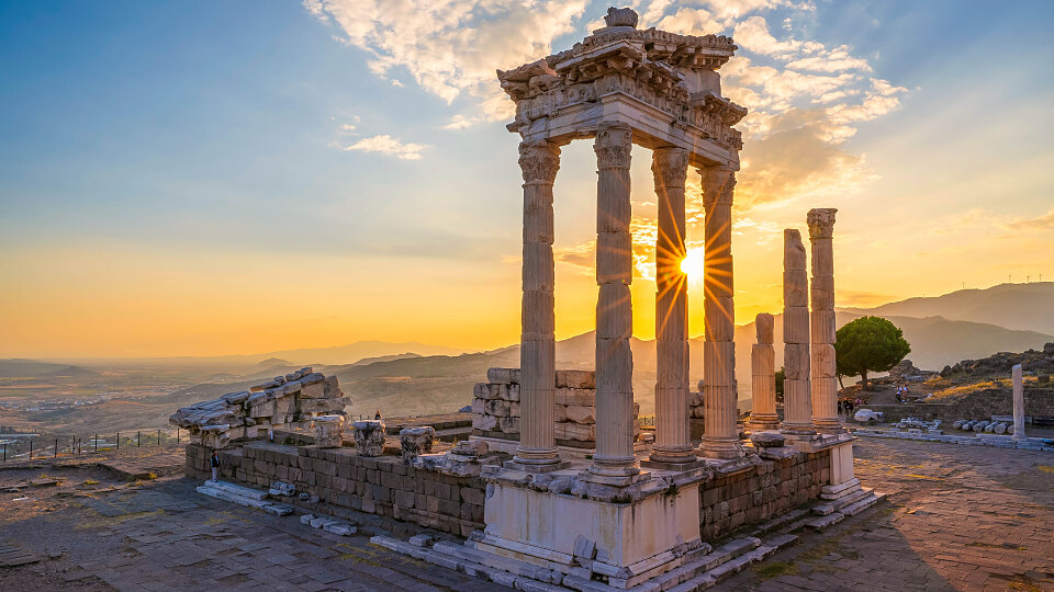 /images/r/pergamum_new-shutterstock_2368903529/c960x540g0-299-5845-3588/pergamum_new-shutterstock_2368903529.jpg
