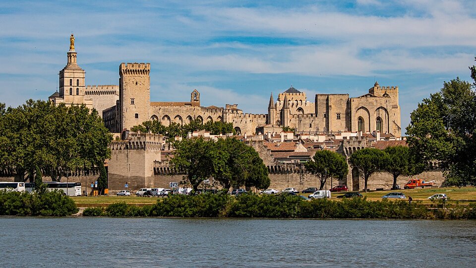 /images/r/provence-avignon-france/c960x540g119-196-1271-844/provence-avignon-france.jpg