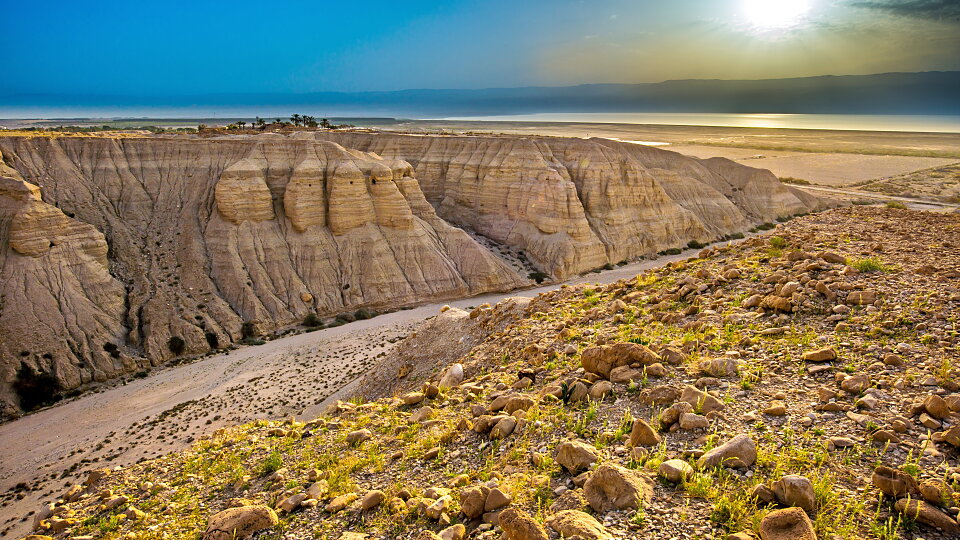 /images/r/qumran-caves-at-sunrise-dead-sea-1/c960x540g0-455-6015-3839/qumran-caves-at-sunrise-dead-sea-1.jpg