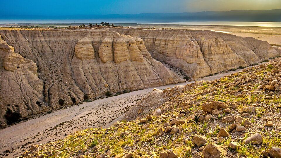 /images/r/qumran-caves-at-sunrise-dead-sea-2/c960x540g0-774-5074-3628/qumran-caves-at-sunrise-dead-sea-2.jpg