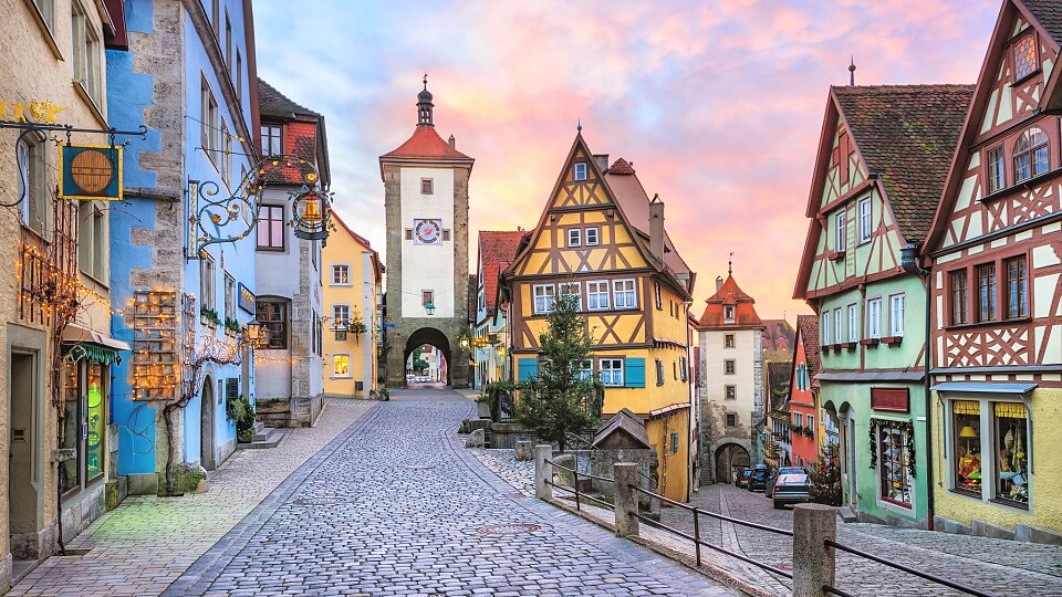 /images/r/rudesheim-city-street/c960x540g0-121-2048-1273/rudesheim-city-street.jpg