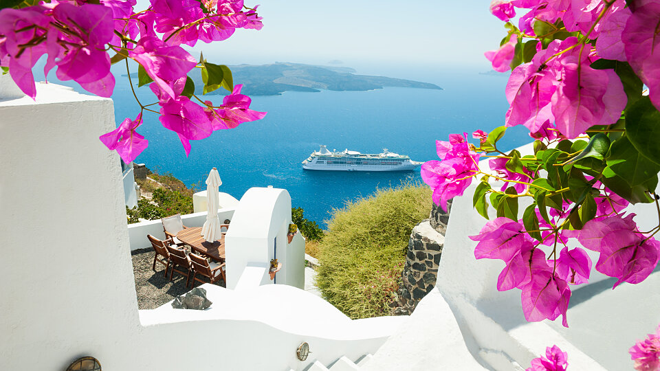 /images/r/santorini_greece_8/c960x540g0-210-4220-2583/santorini_greece_8.jpg