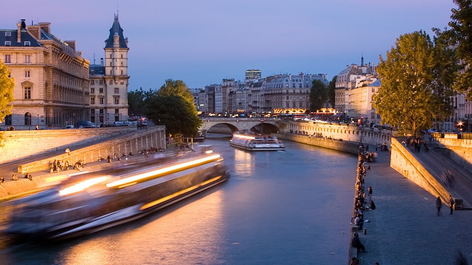 /images/r/seine-river-paris-813238/c960x540g0-166-1944-1260/seine-river-paris-813238.jpg