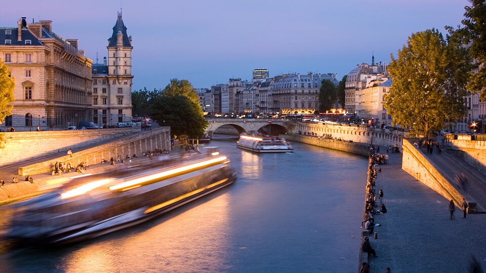 /images/r/seine-river-paris-813238/c960x540g0-177-1944-1271/seine-river-paris-813238.jpg