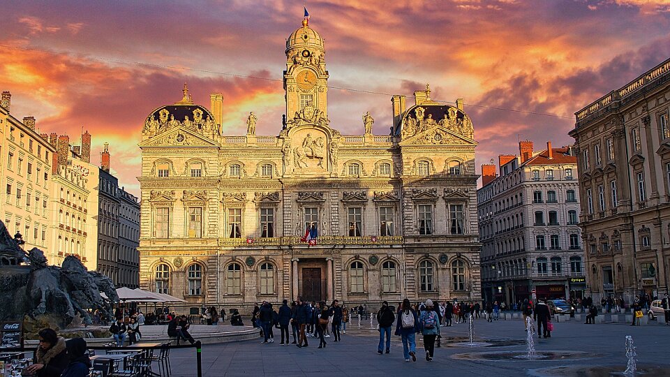 /images/r/town-hall-lyon-france/c960x540g0-102-1280-822/town-hall-lyon-france.jpg