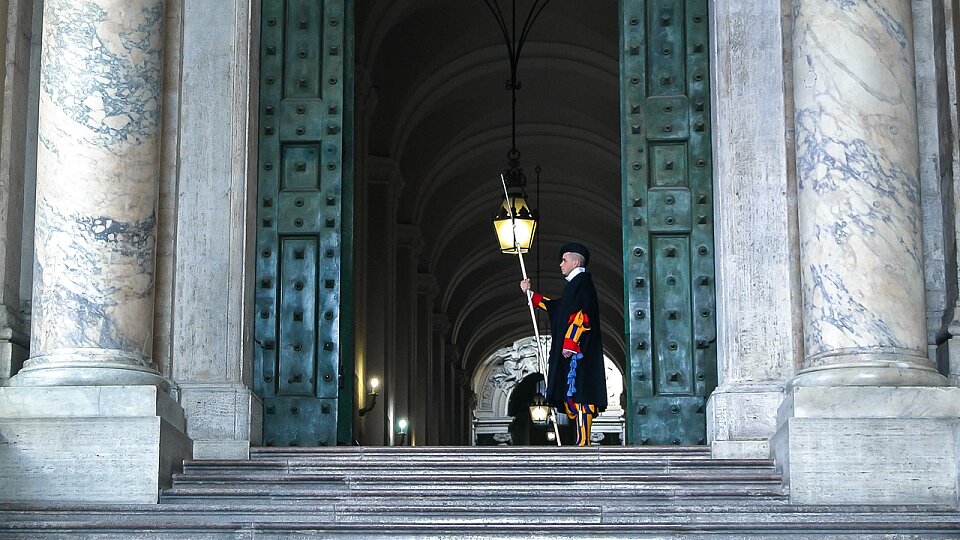 /images/r/vatican-3014119_1280/c960x540g0-136-1280-856/vatican-3014119_1280.jpg