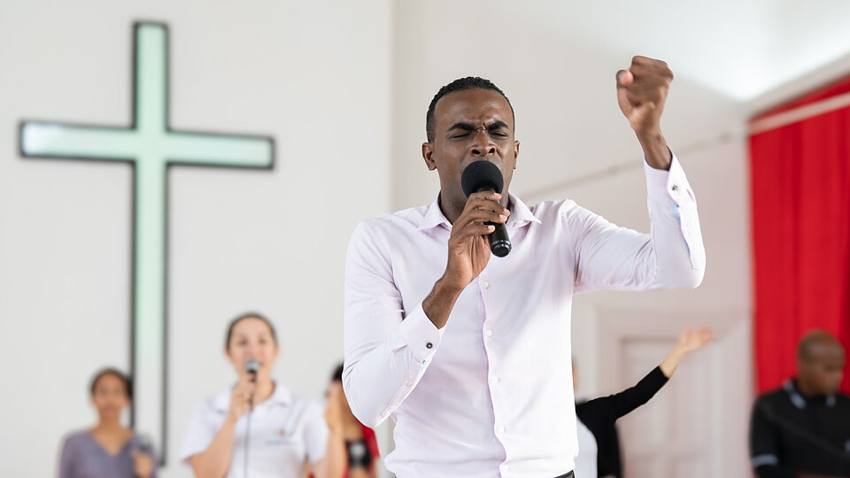 /images/r/cuba-church-preaching/c960x540g0-364-1568-1246/cuba-church-preaching.jpg