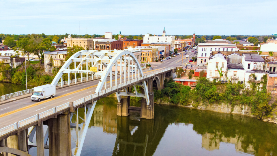 /images/r/edmund-pettus-bridge/c960x540g144-41-1829-989/edmund-pettus-bridge.jpg