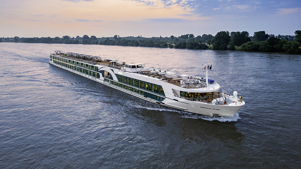 /images/r/lueftner_cruises_amadeus_nova_exterior_cruising_03/c960x540g0-359-3893-2550/lueftner_cruises_amadeus_nova_exterior_cruising_03.jpg
