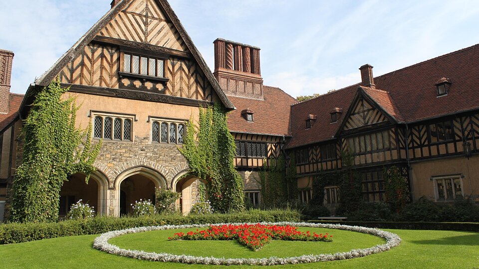 /images/r/potsdam-cecilienhof-castle/c960x540g0-178-1920-1257/potsdam-cecilienhof-castle.jpg