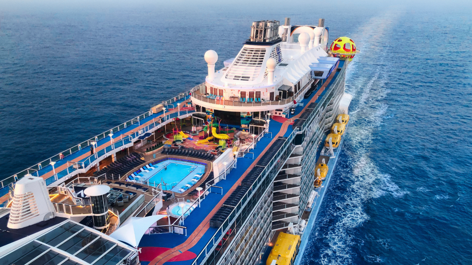 /images/r/rci-spectrum-of-the-seas_edited/c960x540g0-61-1920-1142/rci-spectrum-of-the-seas_edited.jpg