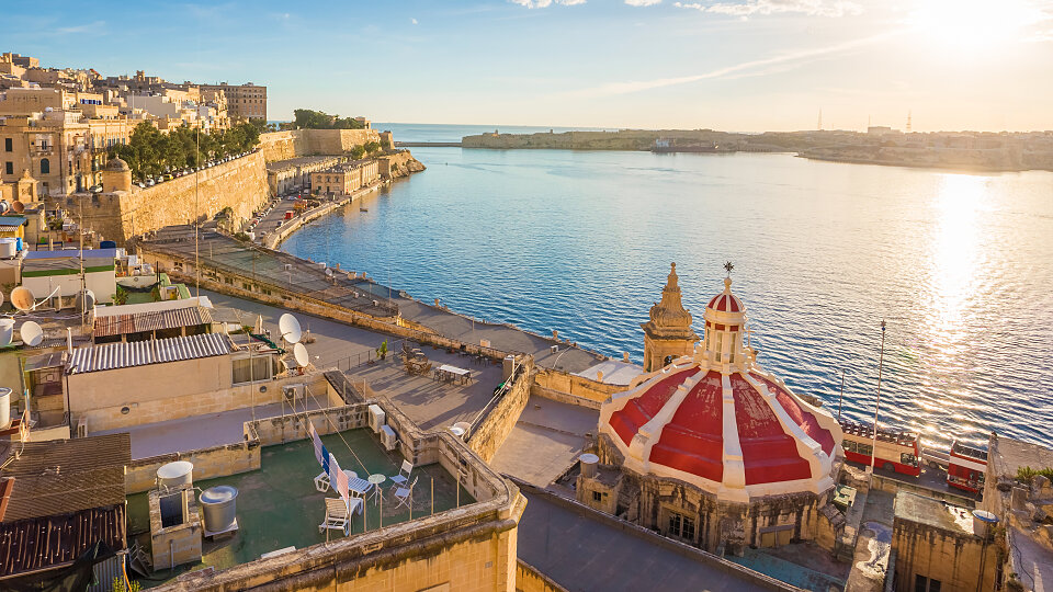 /images/r/valetta-malta_shutterstock_355677848/c960x540g577-417-3638-2138/valetta-malta_shutterstock_355677848.jpg