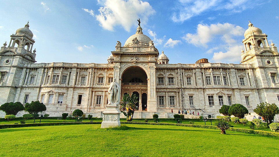/images/r/victoria-memorial-kolkata-west-bengal-india-cropped/c960x540g0-418-2700-1936/victoria-memorial-kolkata-west-bengal-india-cropped.jpg